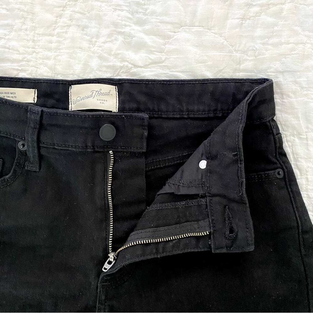 Women’s High-Rise Midi Jean Black Shorts - Universal Thread Size 4 - Picture 7 of 12